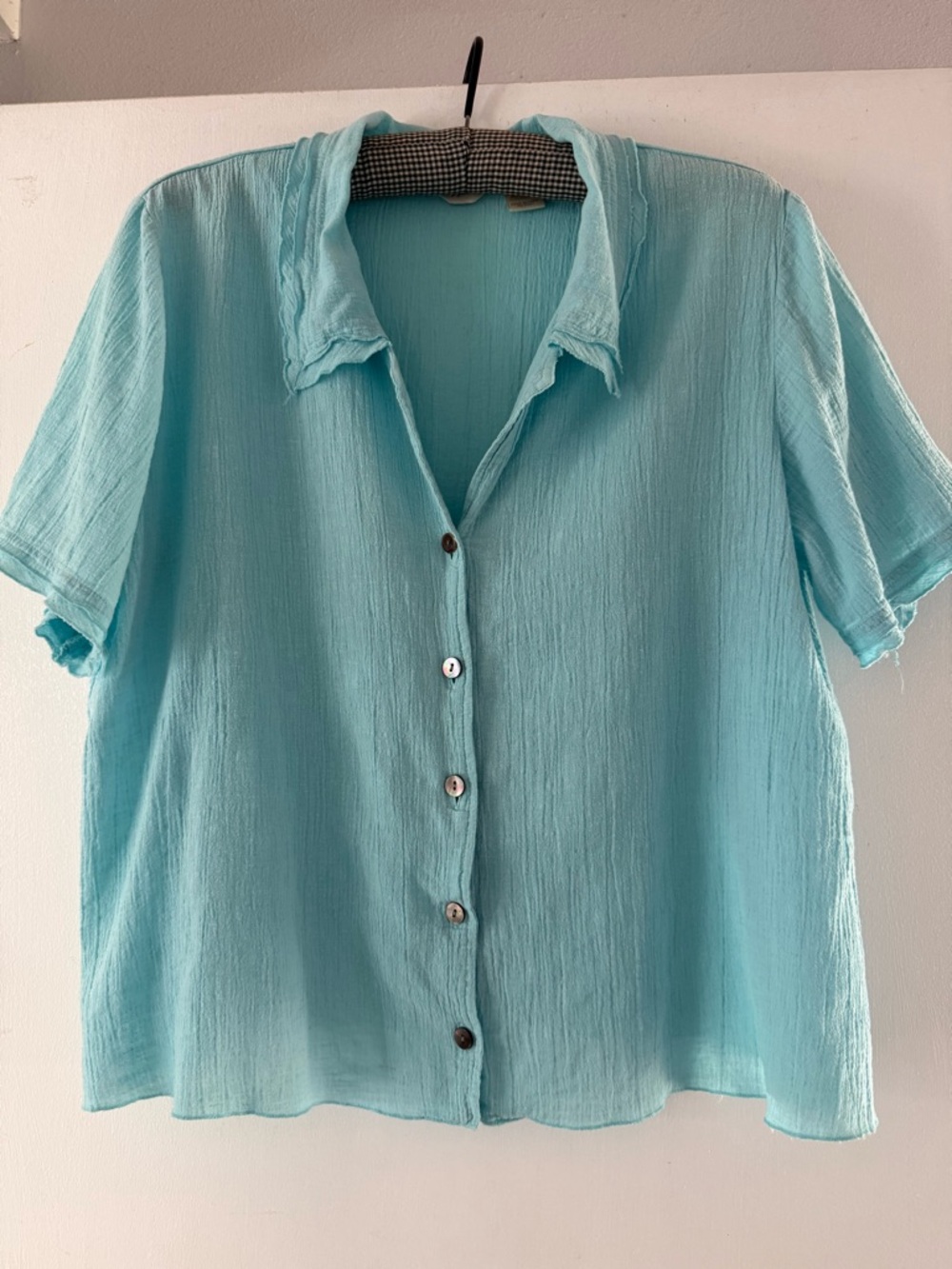 Feminine JJill button-up aqua blouse. Pretty extra flounce on collar & sleeves.
